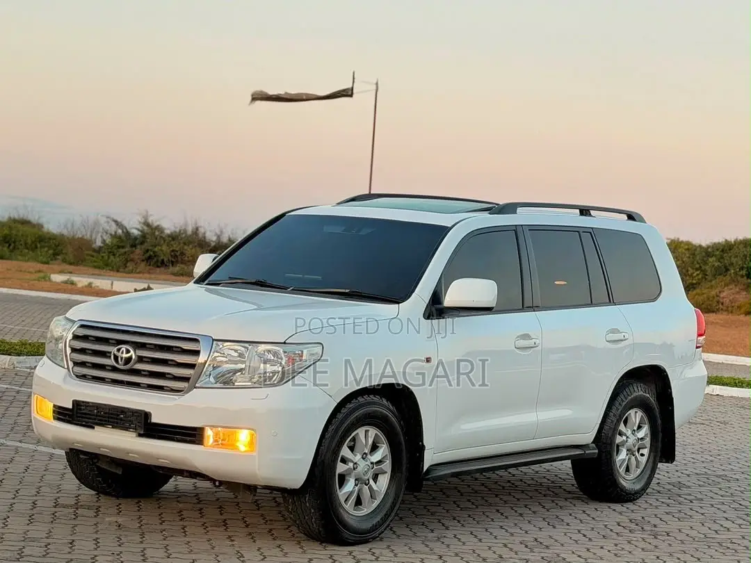 Toyota Land Cruiser 2011 White