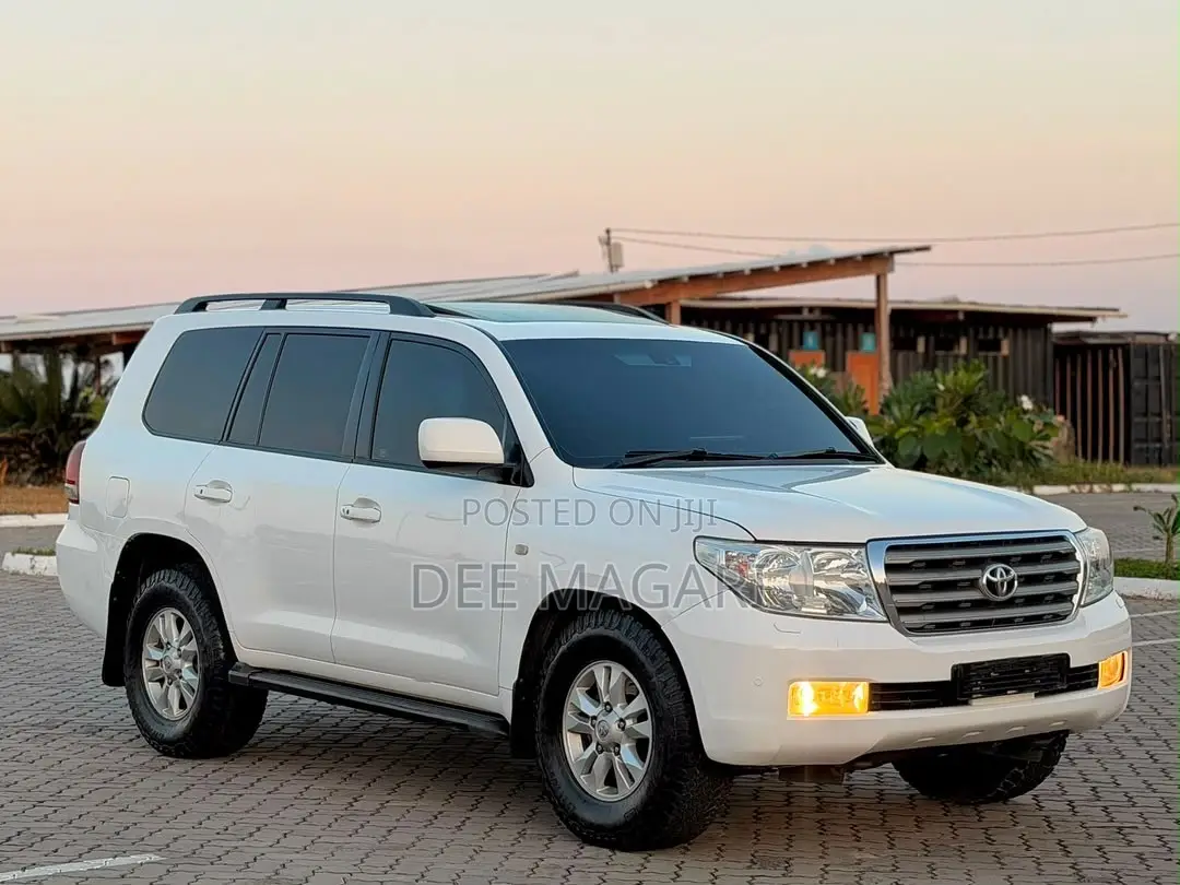 Toyota Land Cruiser 2011 White