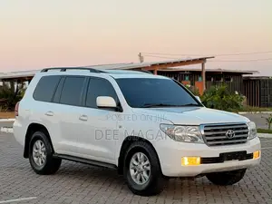 Toyota Land Cruiser 2011 White