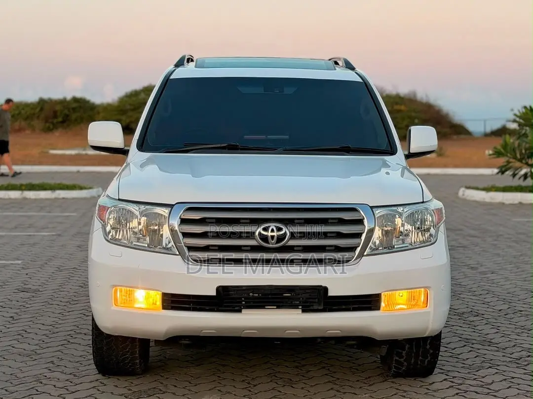 Toyota Land Cruiser 2011 White