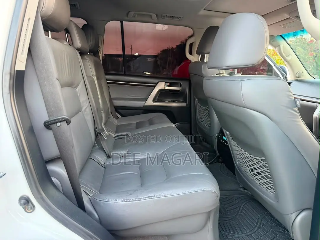 Toyota Land Cruiser 2011 White