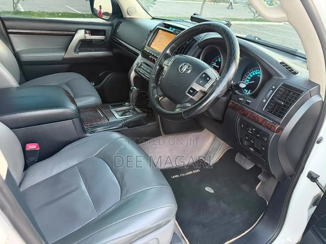 Toyota Land Cruiser 2011 White