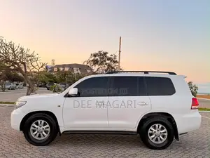 Toyota Land Cruiser 2011 White