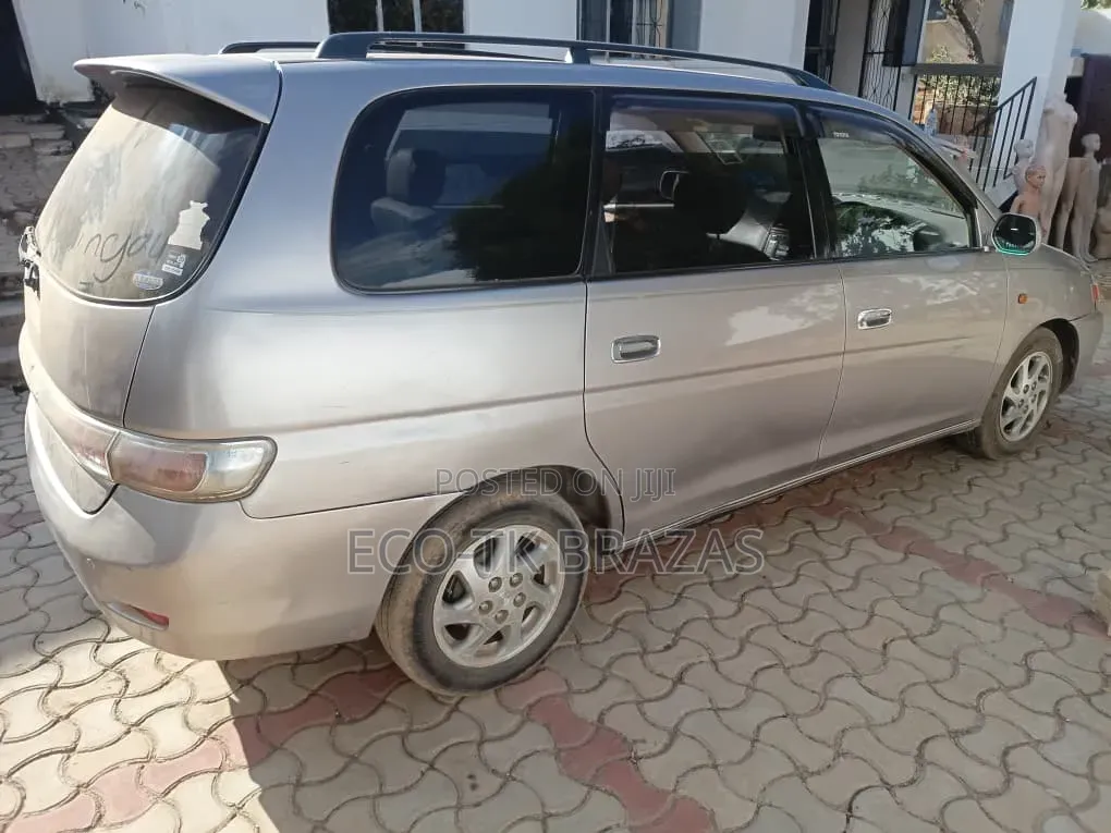 Toyota Gaia 2003 Silver