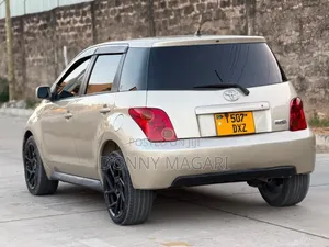 Toyota IST 2004 Gold