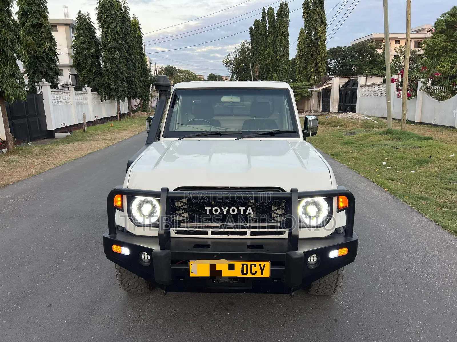 Toyota Land Cruiser 2004 White