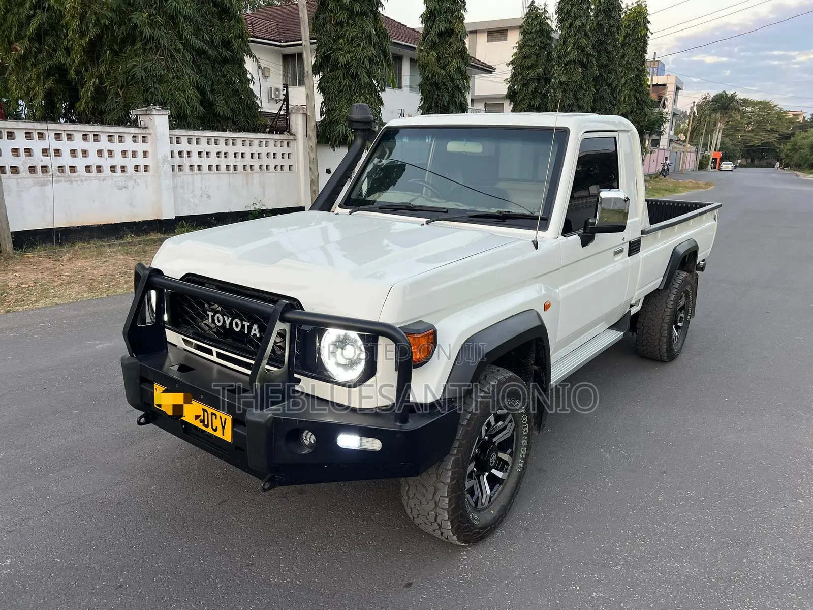 Toyota Land Cruiser 2004 White