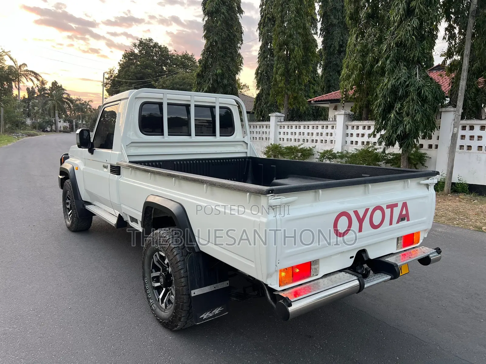 Toyota Land Cruiser 2004 White