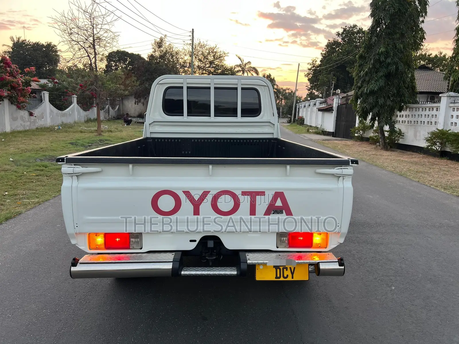 Toyota Land Cruiser 2004 White