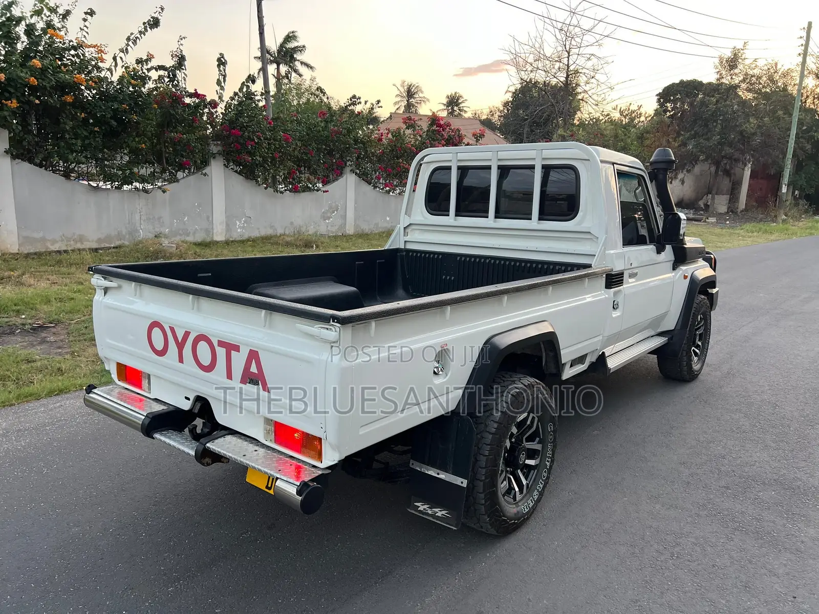 Toyota Land Cruiser 2004 White