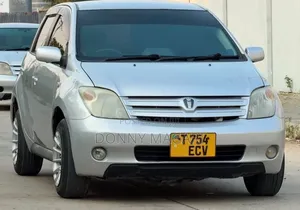 Toyota IST 2004 Silver