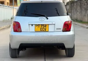Toyota IST 2004 Silver