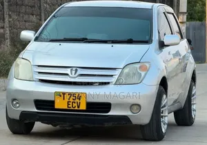 Toyota IST 2004 Silver