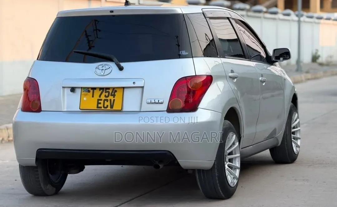 Toyota IST 2004 Silver