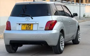 Toyota IST 2004 Silver