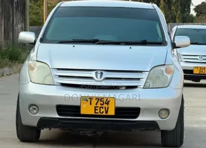 Toyota IST 2004 Silver
