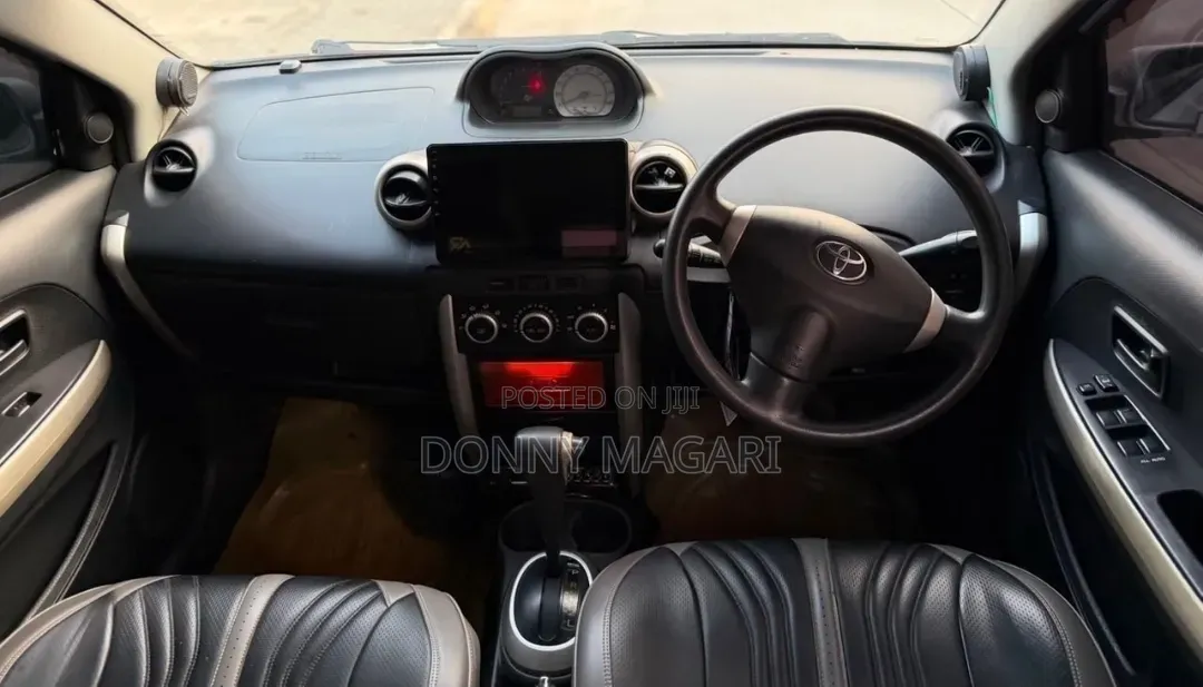 Toyota IST 2004 Silver