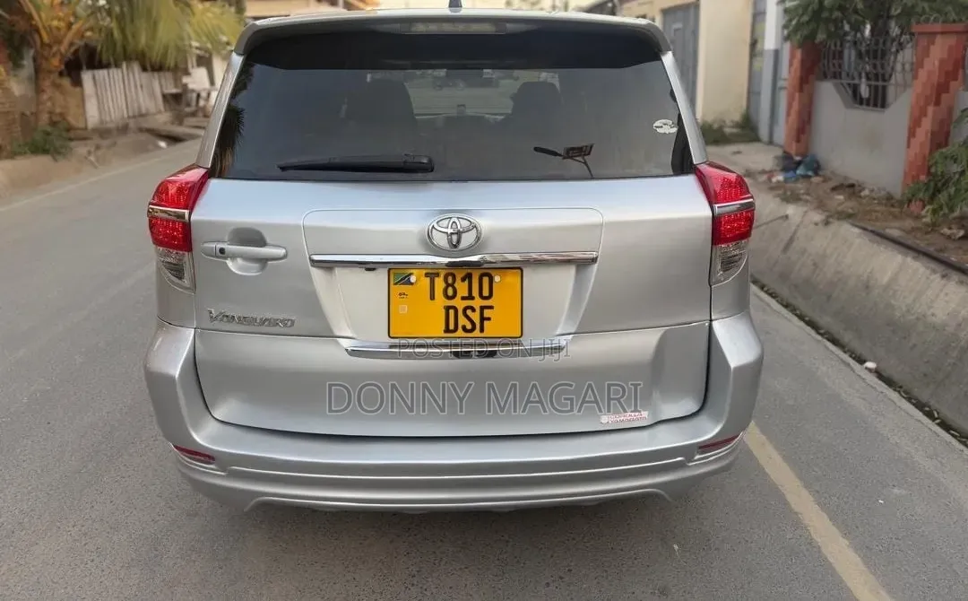 Toyota Vanguard 2010 Silver