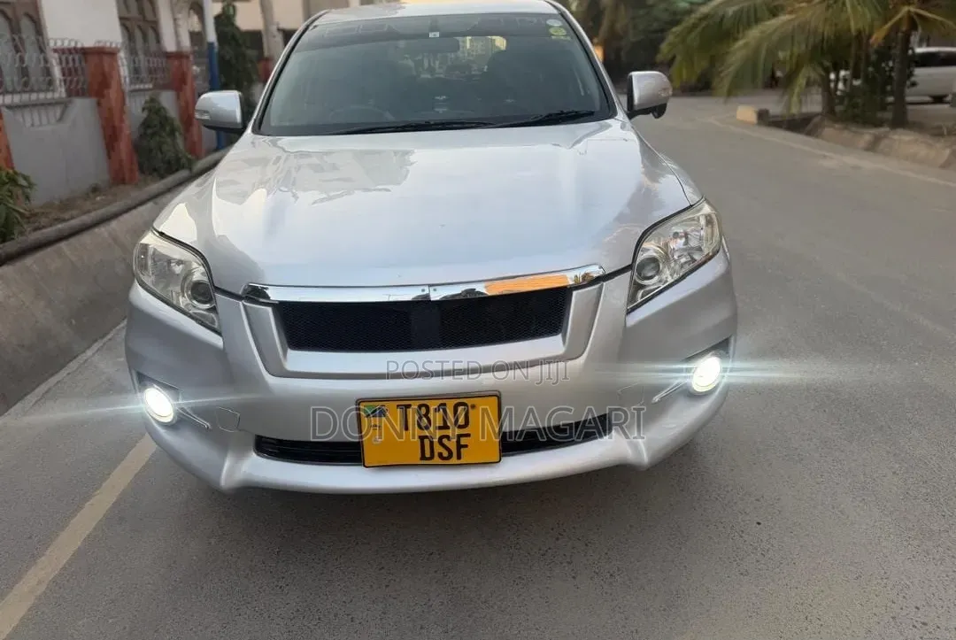 Toyota Vanguard 2010 Silver
