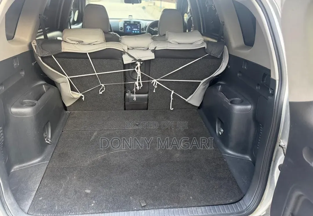 Toyota Vanguard 2010 Silver