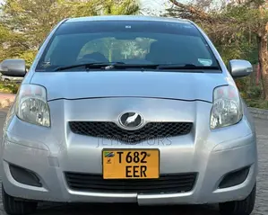Toyota Vitz 2007 Silver