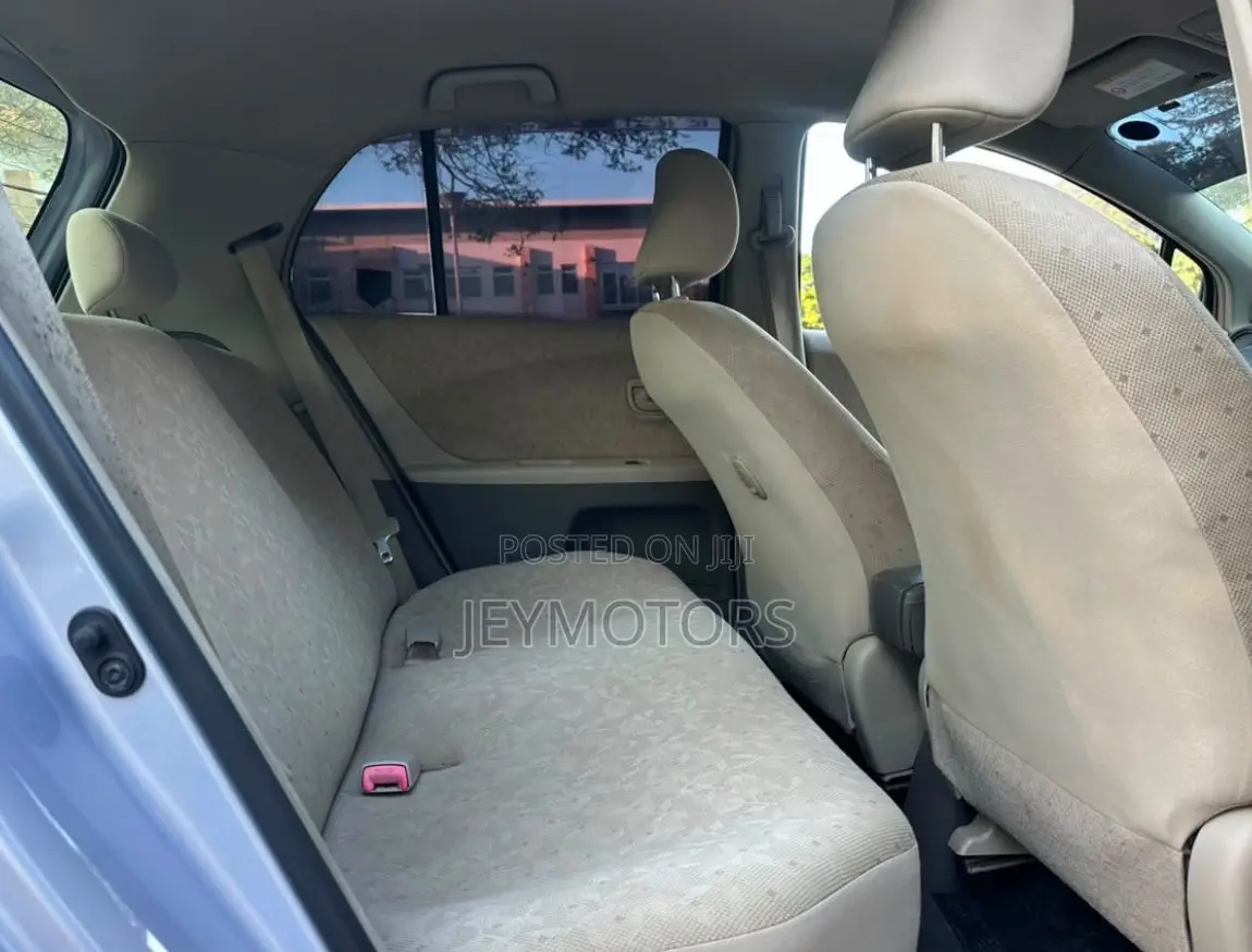 Toyota Vitz 2007 Silver