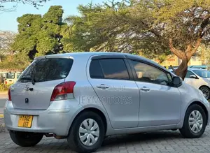 Toyota Vitz 2007 Silver