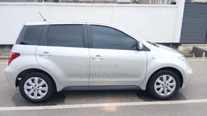 Toyota IST 2003 Silver