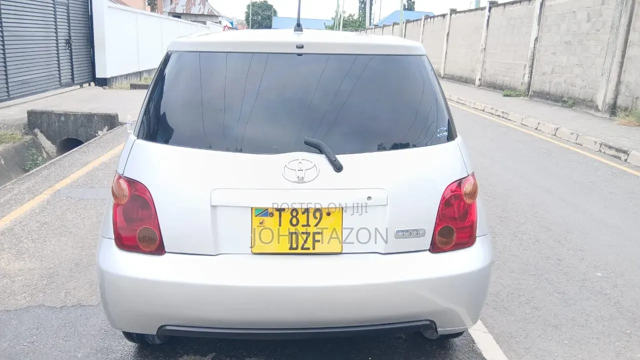 Toyota IST 2003 Silver