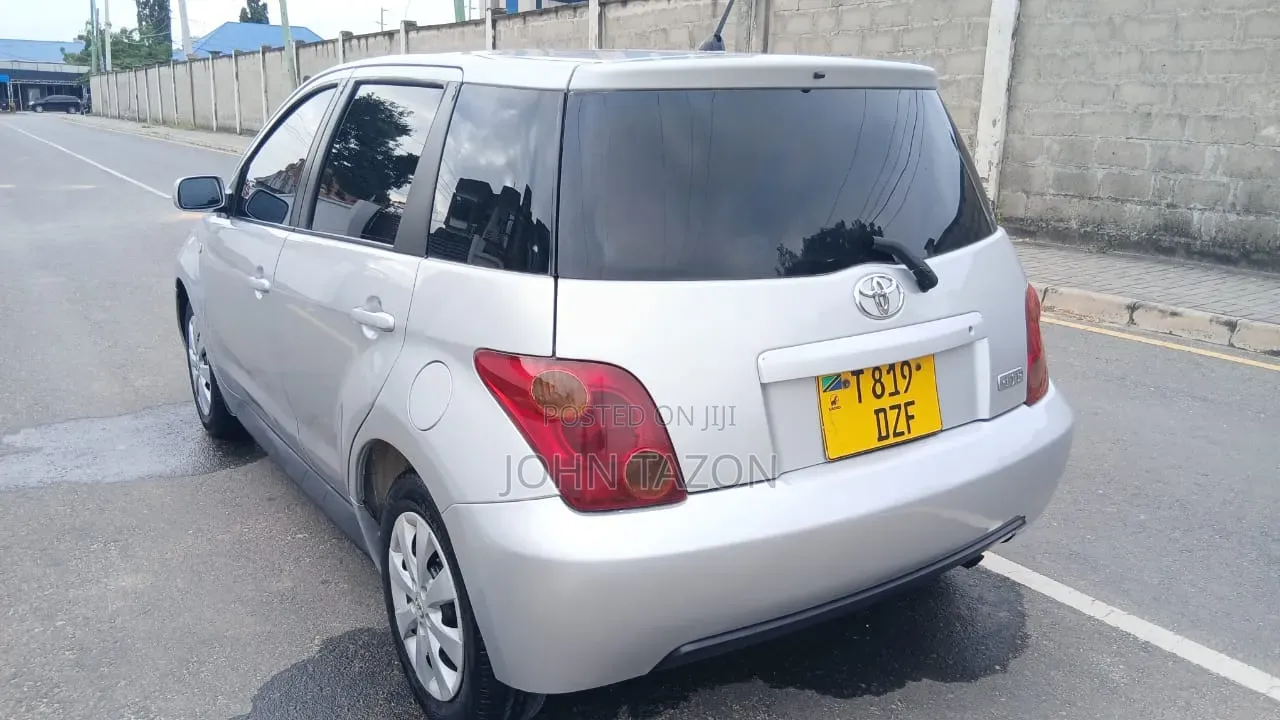 Toyota IST 2003 Silver