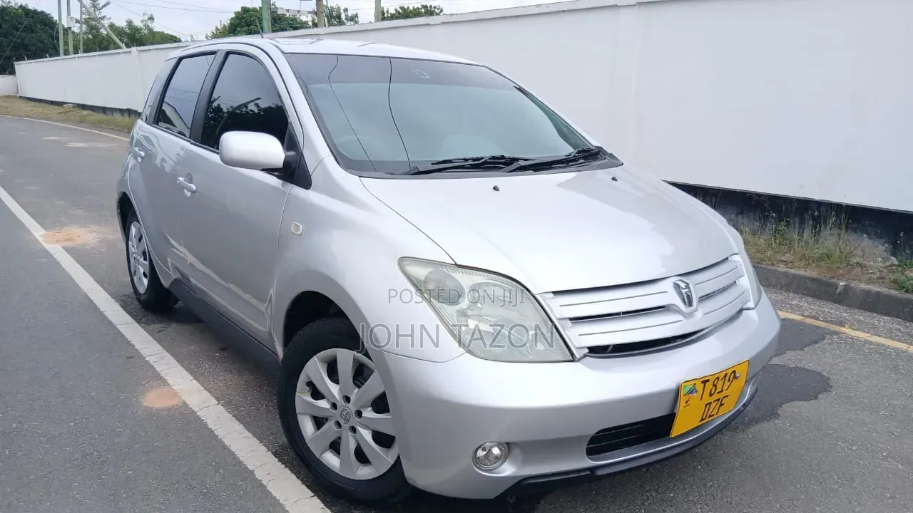 Toyota IST 2003 Silver