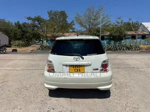 Toyota IST 2004 White