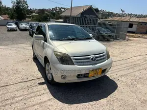 Toyota IST 2004 White
