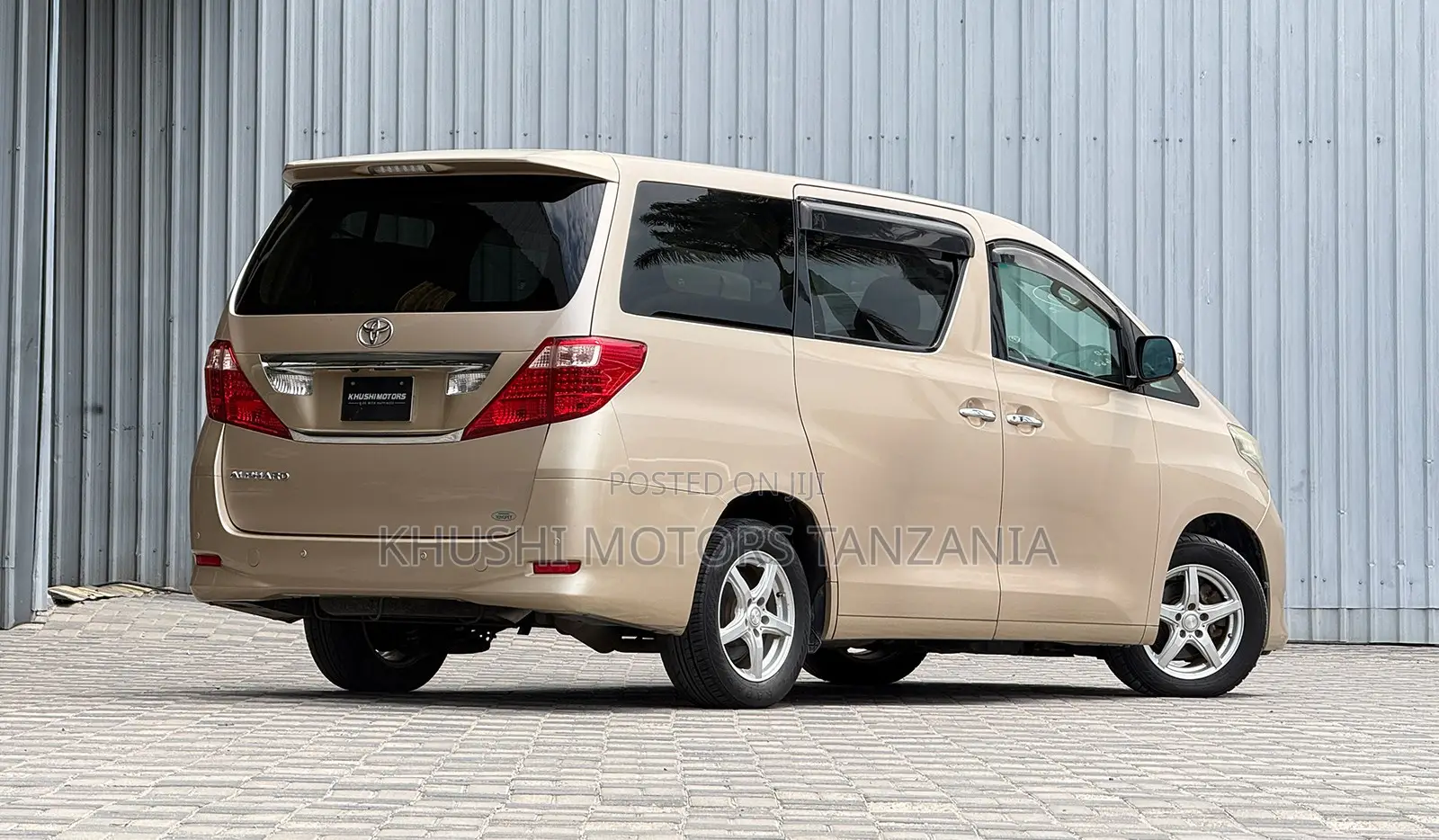 Toyota Alphard 2009 Gold
