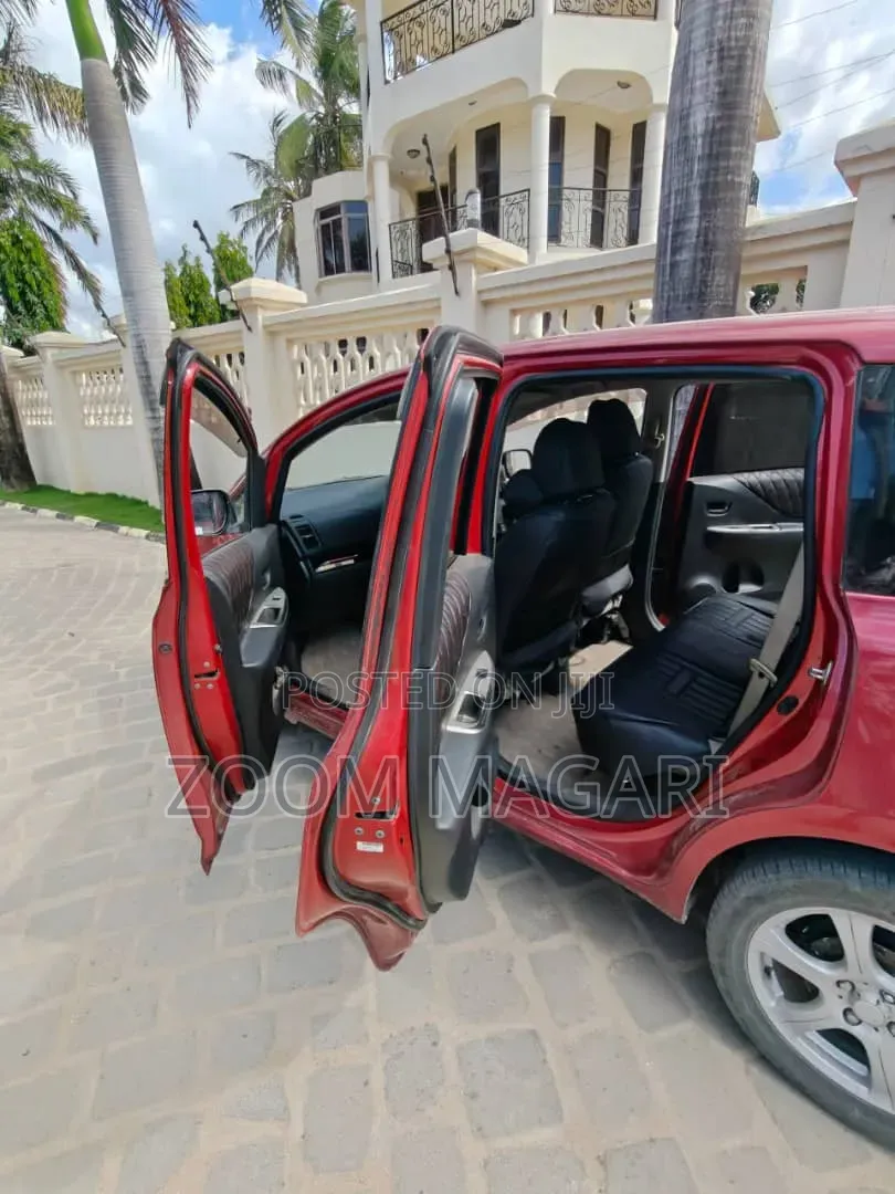 Toyota Ractis 2006 Maroon