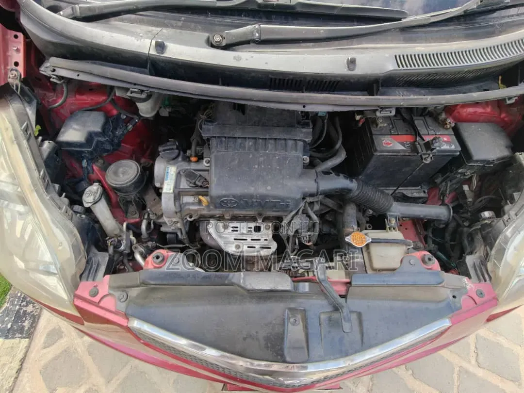 Toyota Ractis 2006 Maroon