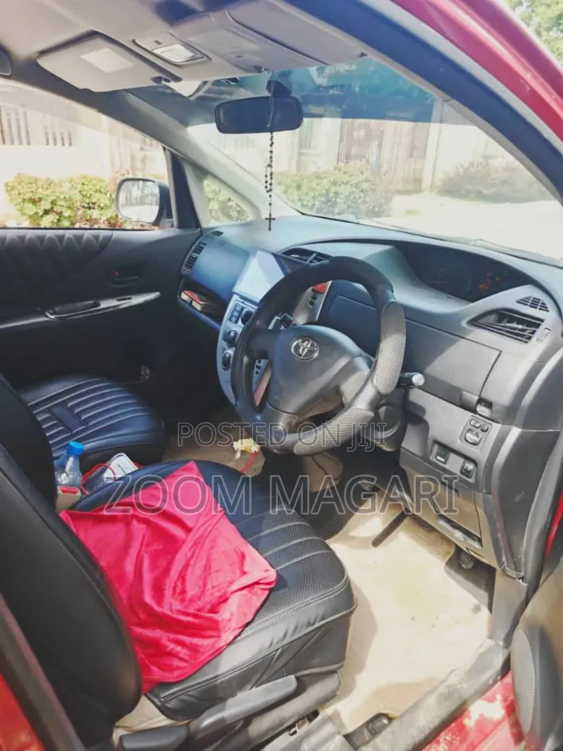 Toyota Ractis 2006 Maroon