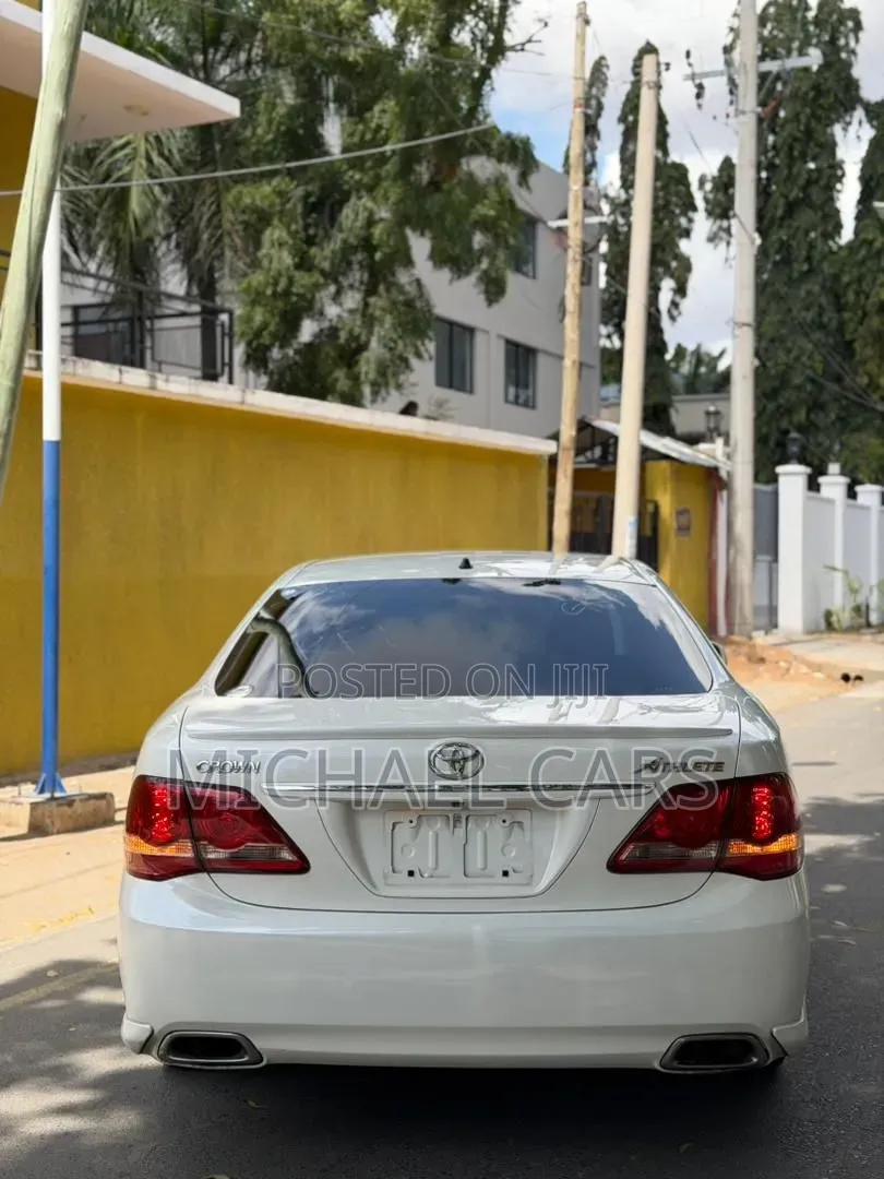 Toyota Crown 2009 White