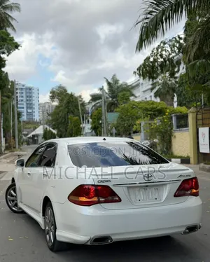 Toyota Crown 2009 White