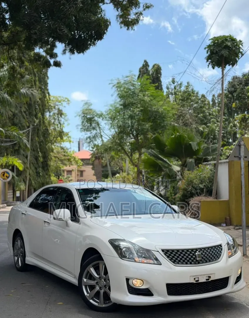 Toyota Crown 2009 White