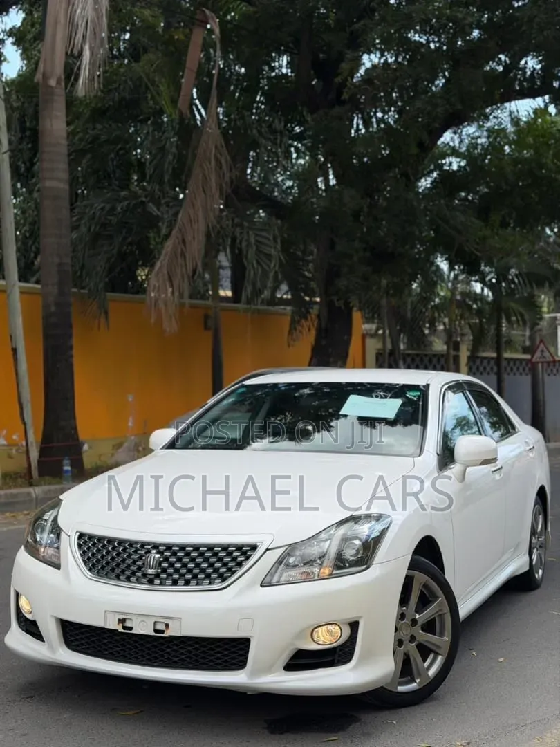 Toyota Crown 2009 White