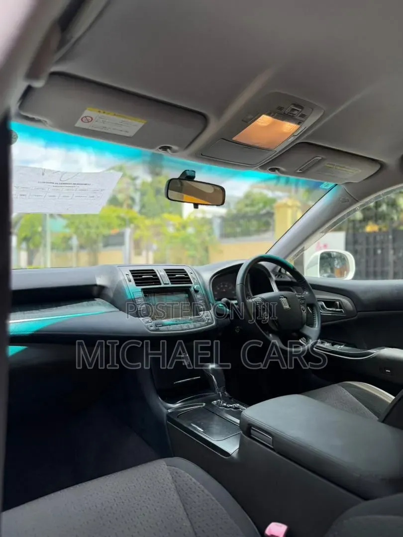 Toyota Crown 2009 White