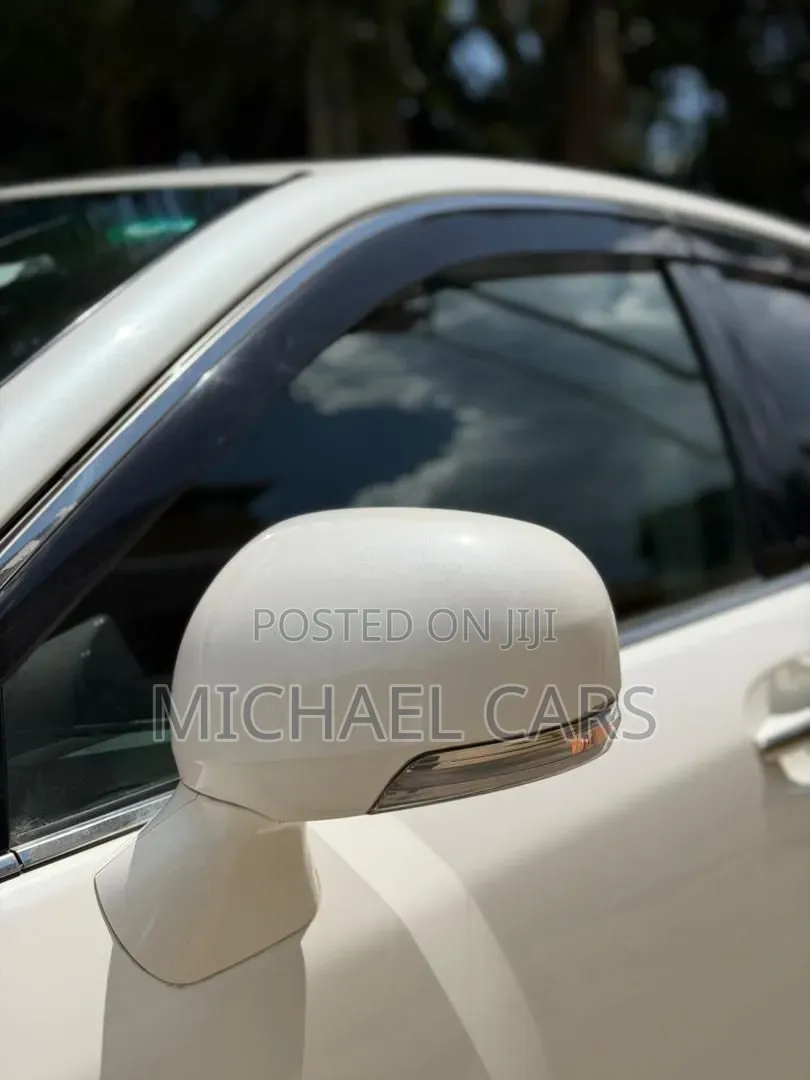 Toyota Crown 2009 White