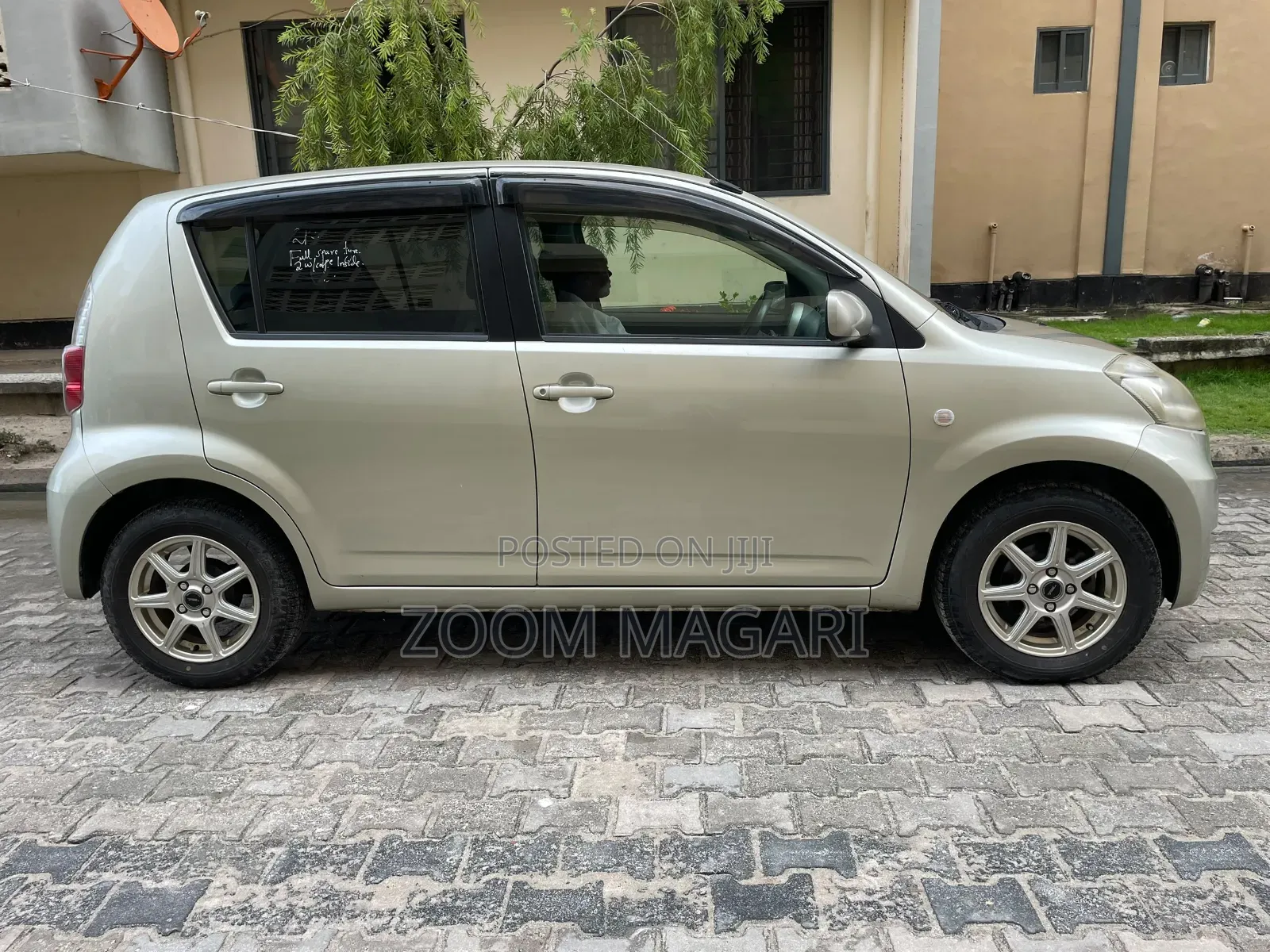 Toyota Passo 2004 Beige
