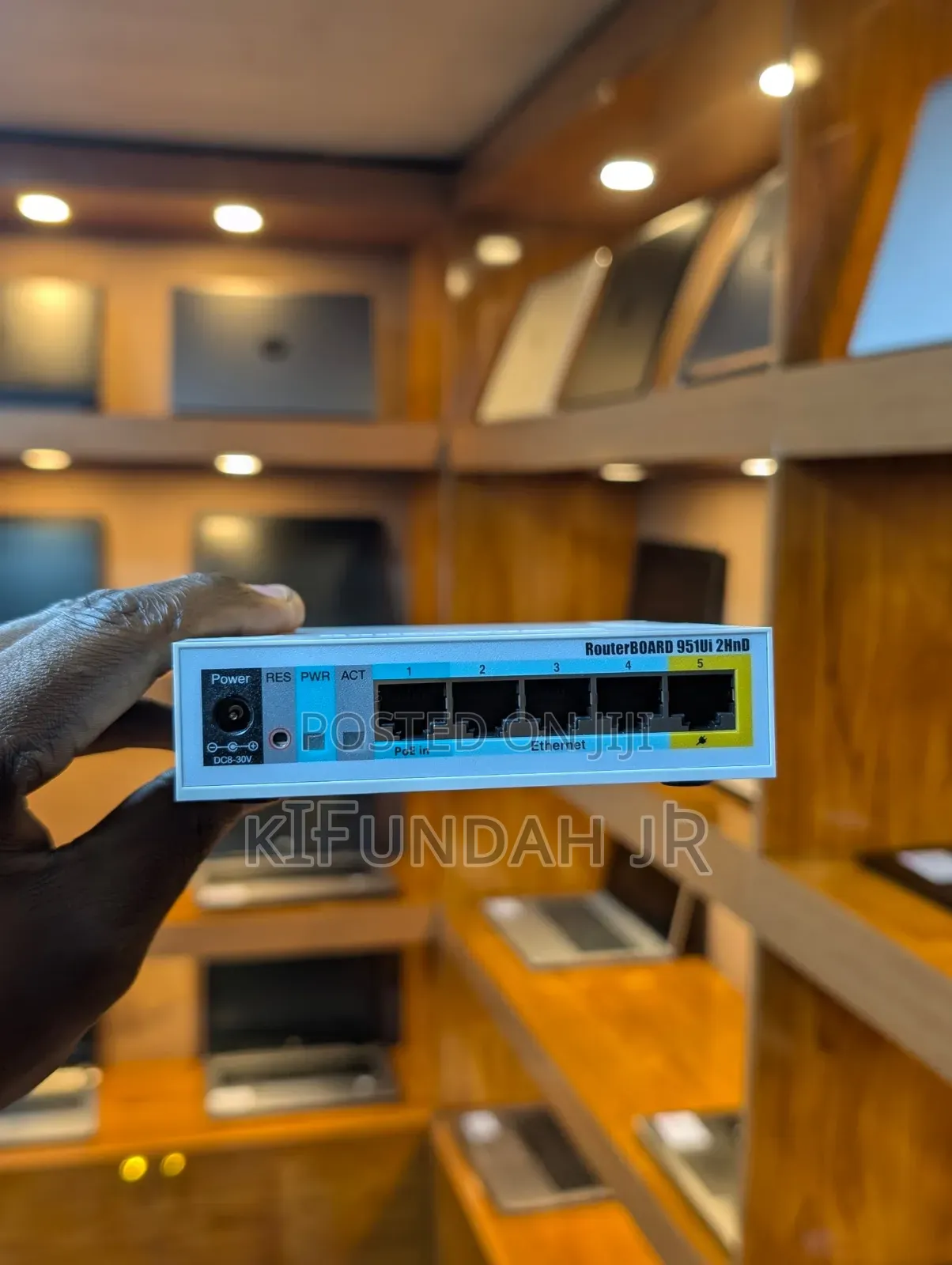 🔥📡 MIKROTIK RB951Ui-2HnD — TZS 400,000 🔥