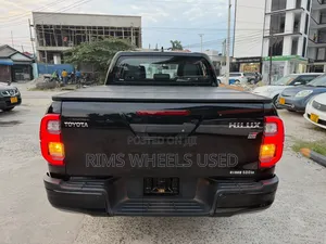 Toyota Hilux 2021 Black