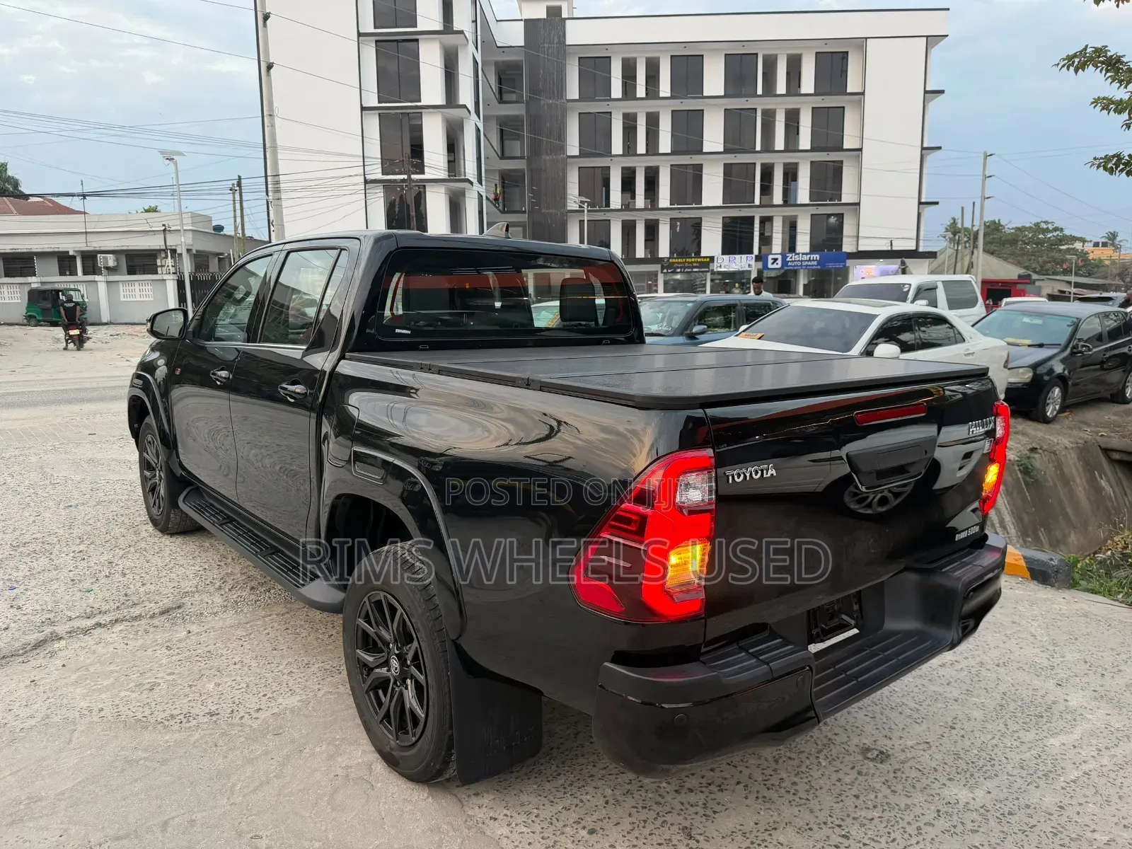 Toyota Hilux 2021 Black
