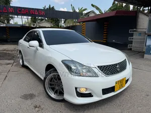 Toyota Crown 2009 White