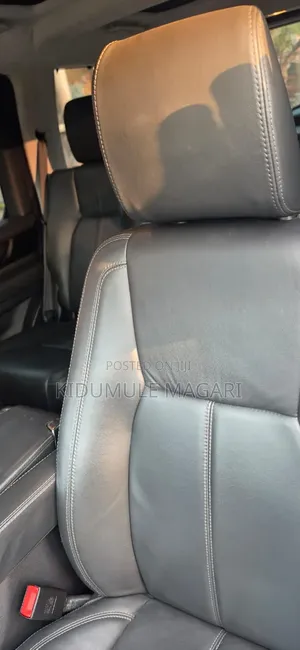 Land Rover Discovery 2011 Gray