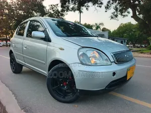 Toyota Vitz 2004 Silver